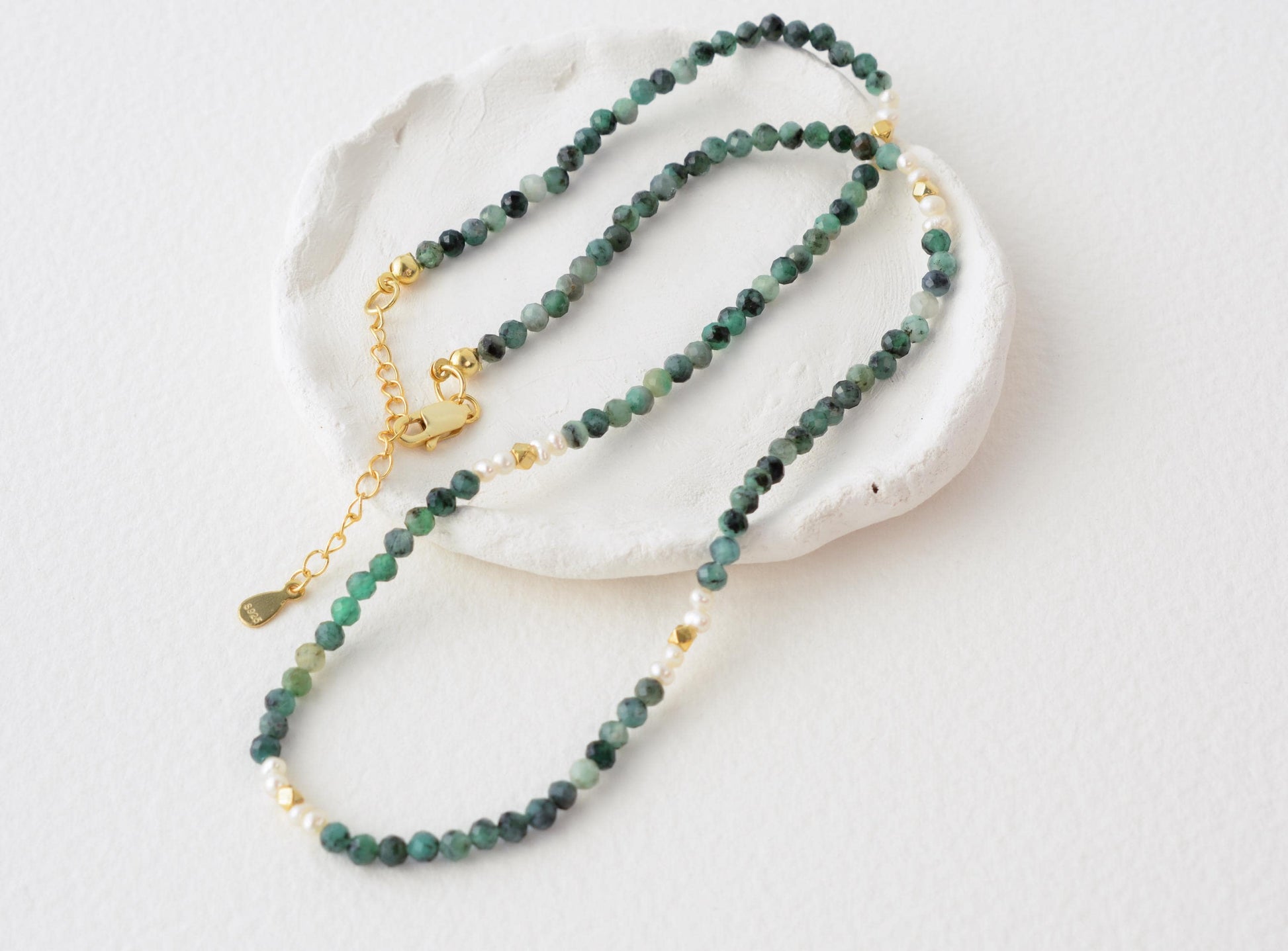 Raw Emerald Necklace Green Beaded Delicate Small Necklace Elegant Gold Pearl Dainty May Birthstone Gift Layering Necklace
