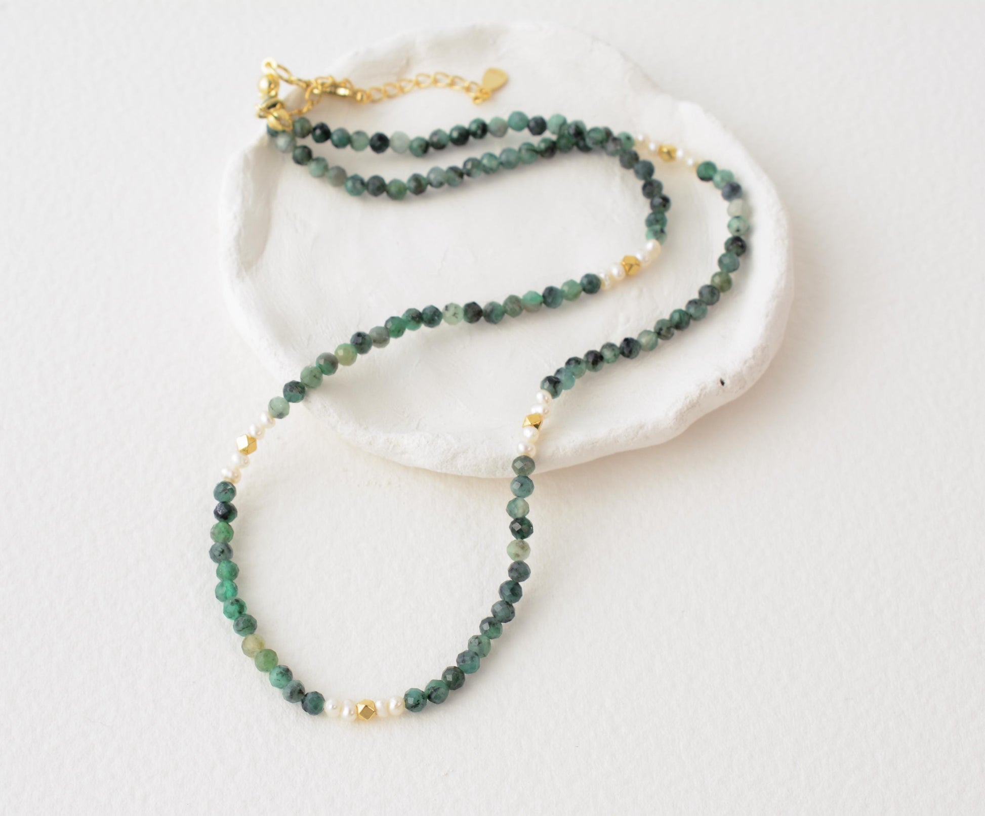 Raw Emerald Necklace Green Beaded Delicate Small Necklace Elegant Gold Pearl Dainty May Birthstone Gift Layering Necklace
