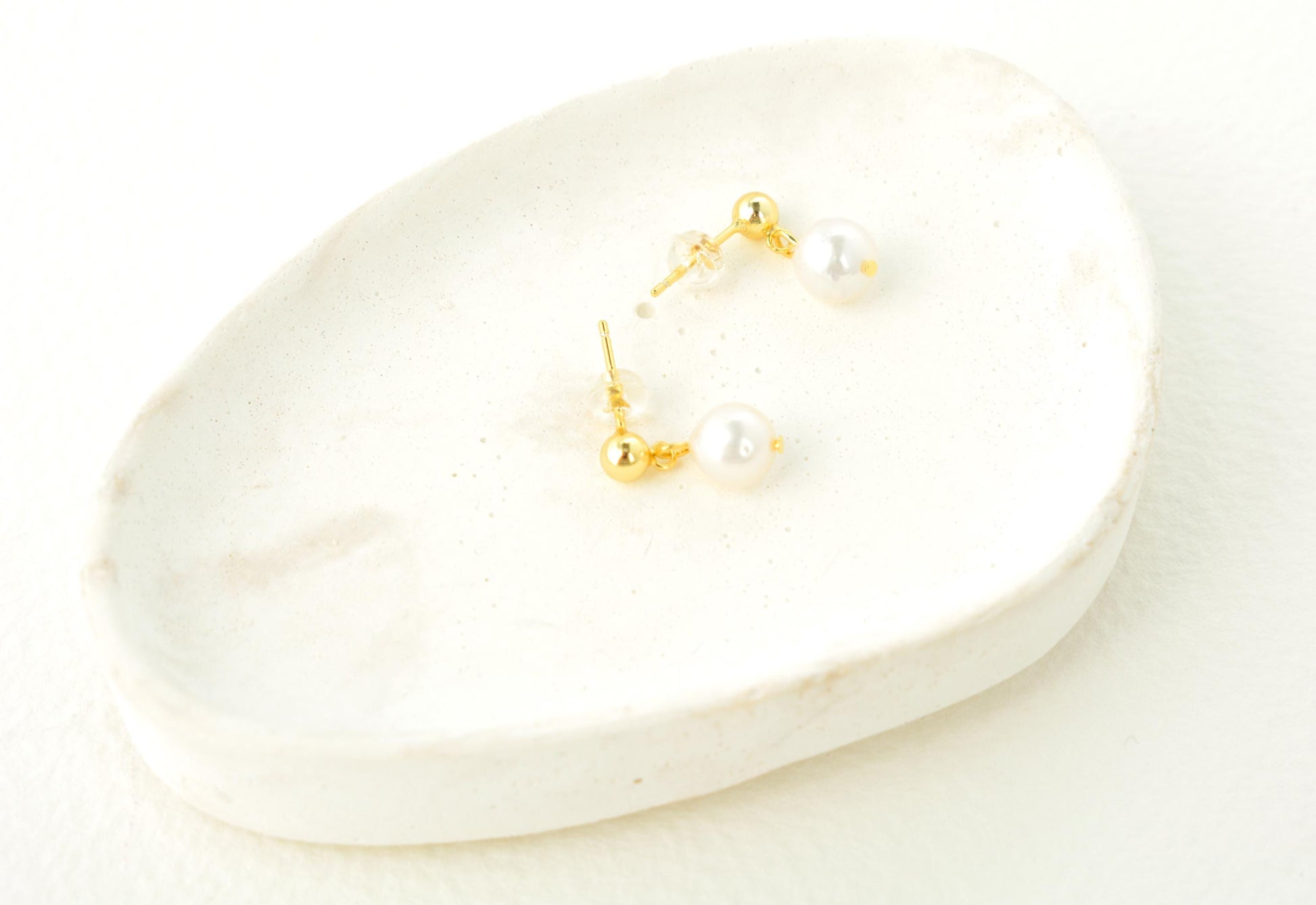 Dainty Pearl Earring Gold Stud Pearl Earring Drop Pearl Earring Minimalist Pearl Earring Gift for Mother Gift for Bridesmaid Bridal Earring