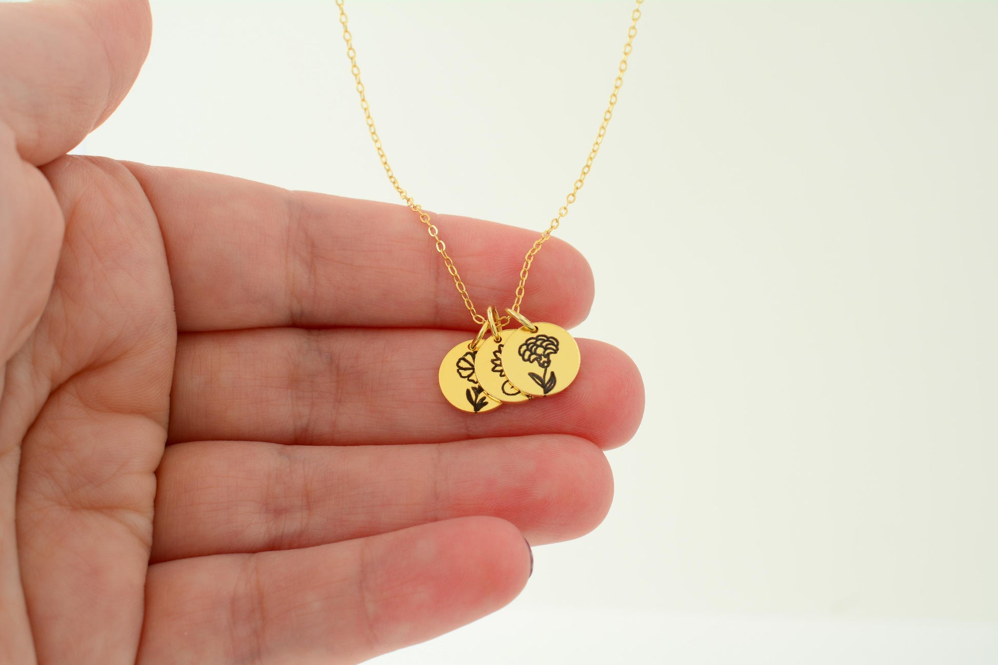 Family Birthflower Necklace Tiny Multiple Birth Flower Necklace Personalized Gift Gold Birth Month Necklace Gift for Mother Day Gift for Her