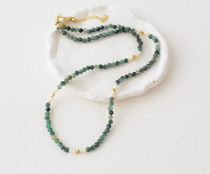 Raw Emerald Necklace Green Beaded Delicate Small Necklace Elegant Gold Pearl Dainty May Birthstone Gift Layering Necklace