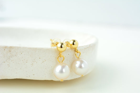 Dainty Pearl Earring Gold Stud Pearl Earring Drop Pearl Earring Minimalist Pearl Earring Gift for Mother Gift for Bridesmaid Bridal Earring